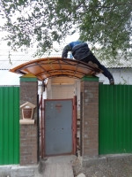 Навес над калиткой